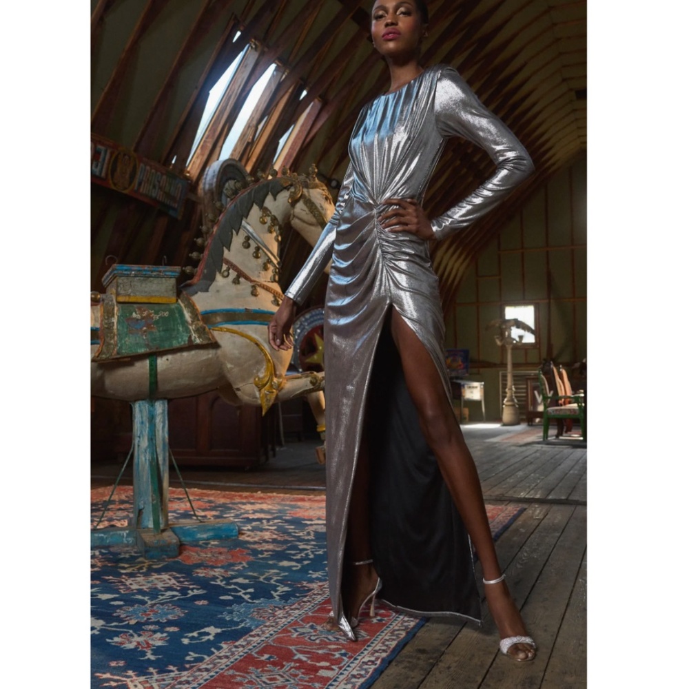 Jewel BADGLEY MISCHKA Silver Metallic Ruched Gown with High Slit Size 6